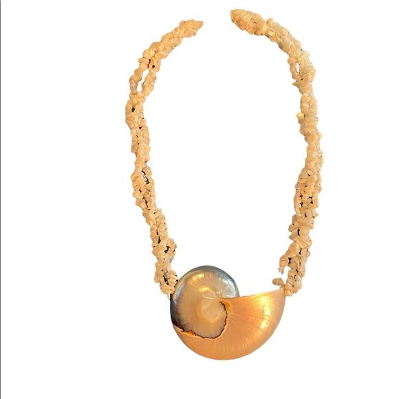 Vintage seashell 🐚 necklace - Picture 1 of 5